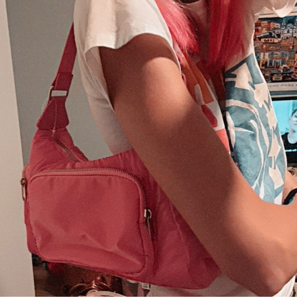 NWT Pink Nylon Y2K (BRAT) inspired purse - Picture 4 of 10